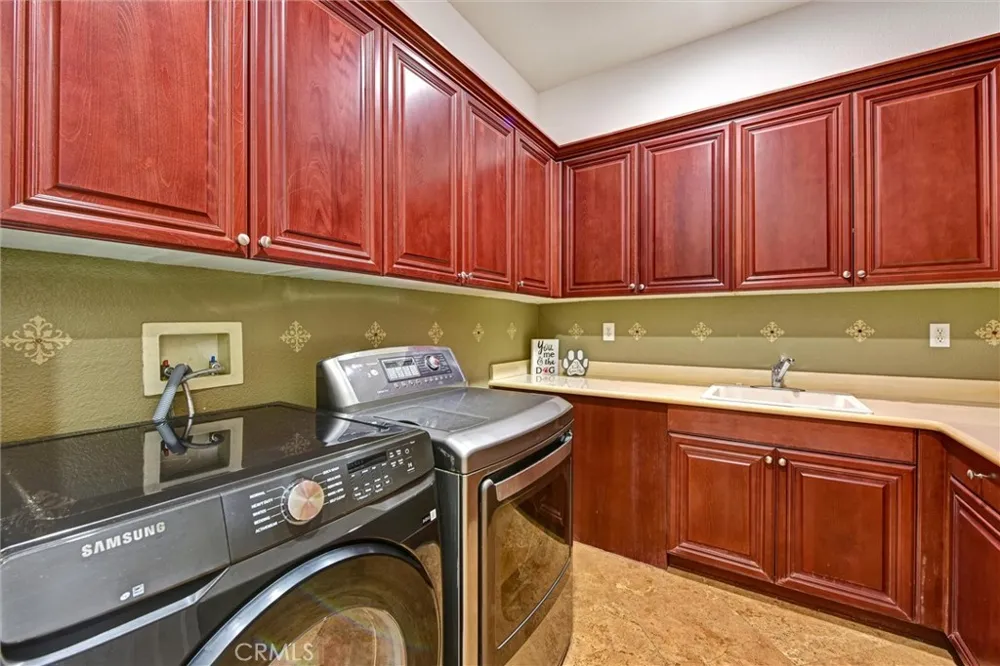 1660 Alamitos Corona, CA 92881