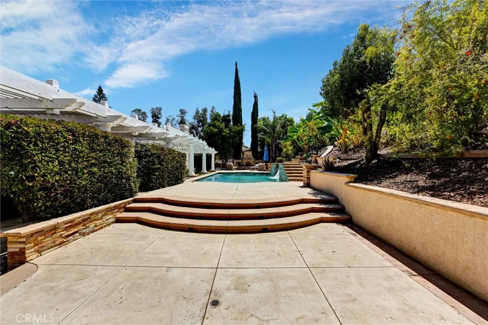 1660 Alamitos Corona, CA 92881