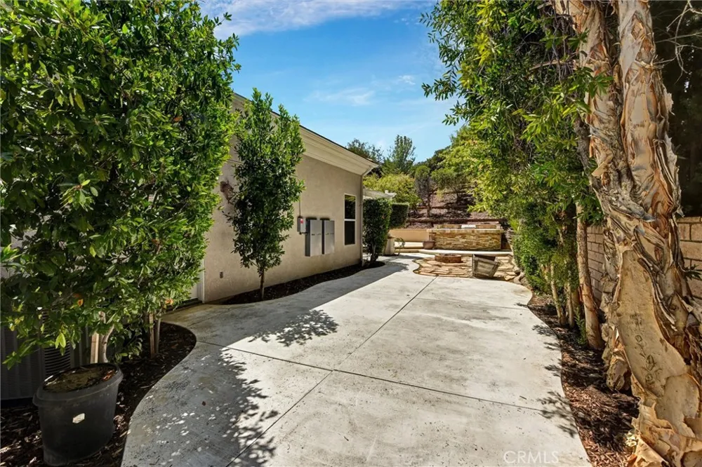 1660 Alamitos Corona, CA 92881
