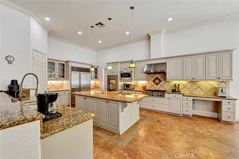 1660 Alamitos Corona, CA 92881