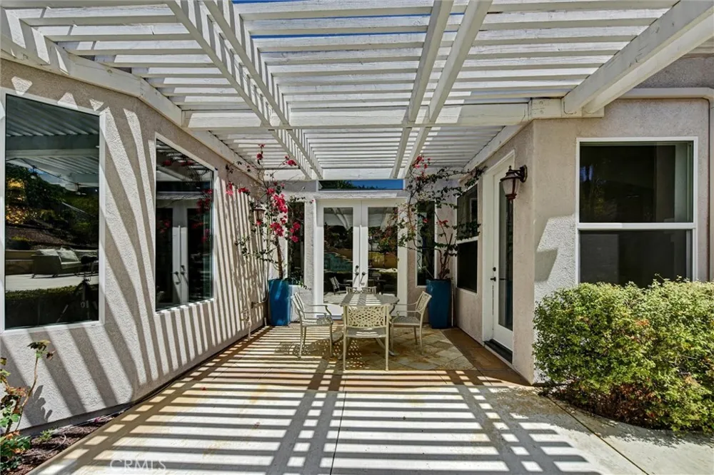 1660 Alamitos Corona, CA 92881