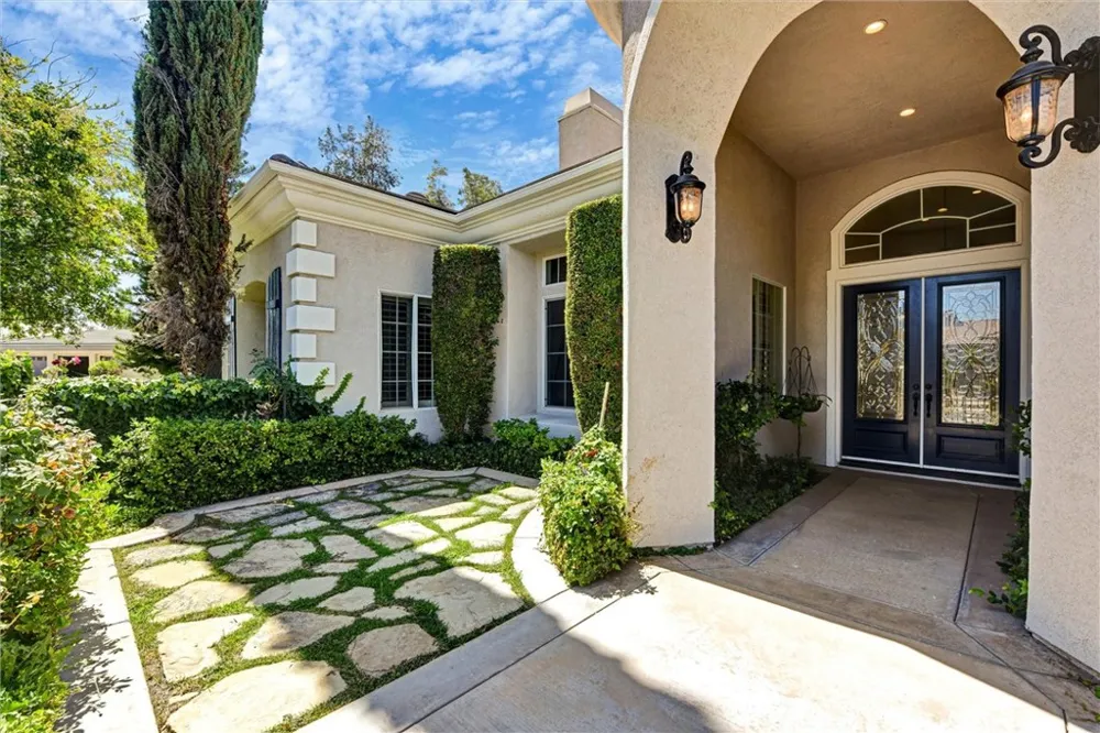 1660 Alamitos Corona, CA 92881