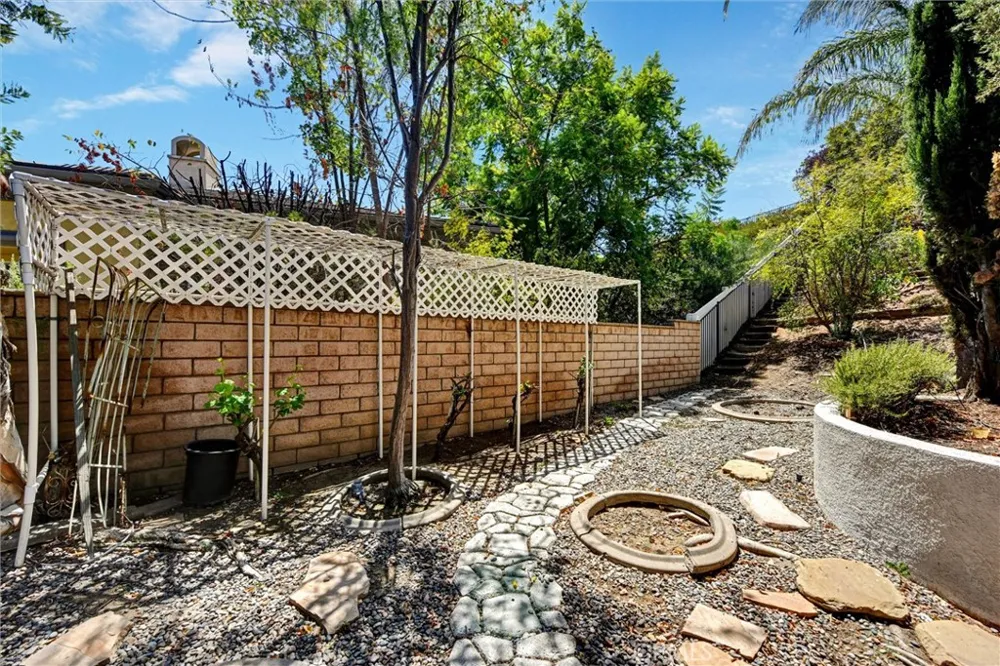 1660 Alamitos Corona, CA 92881