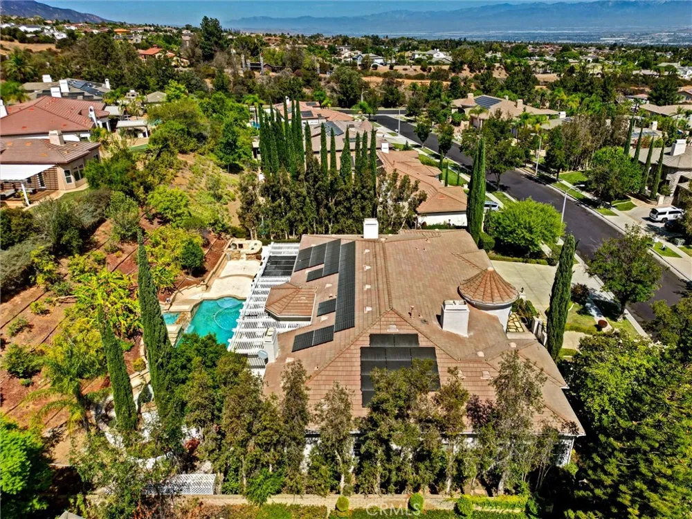 1660 Alamitos Corona, CA 92881