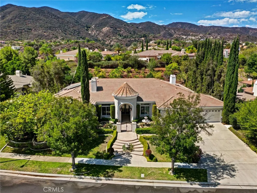 1660 Alamitos Corona, CA 92881