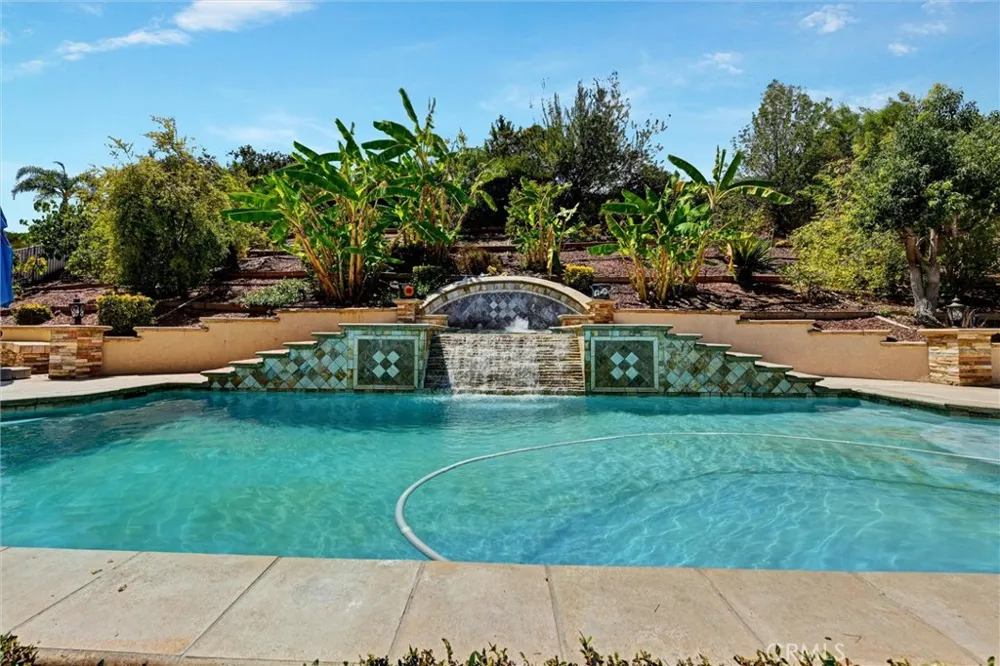 1660 Alamitos Corona, CA 92881