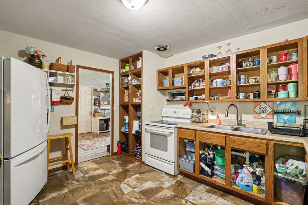 2714 Cimarron Drive Kalamazoo, MI 49004