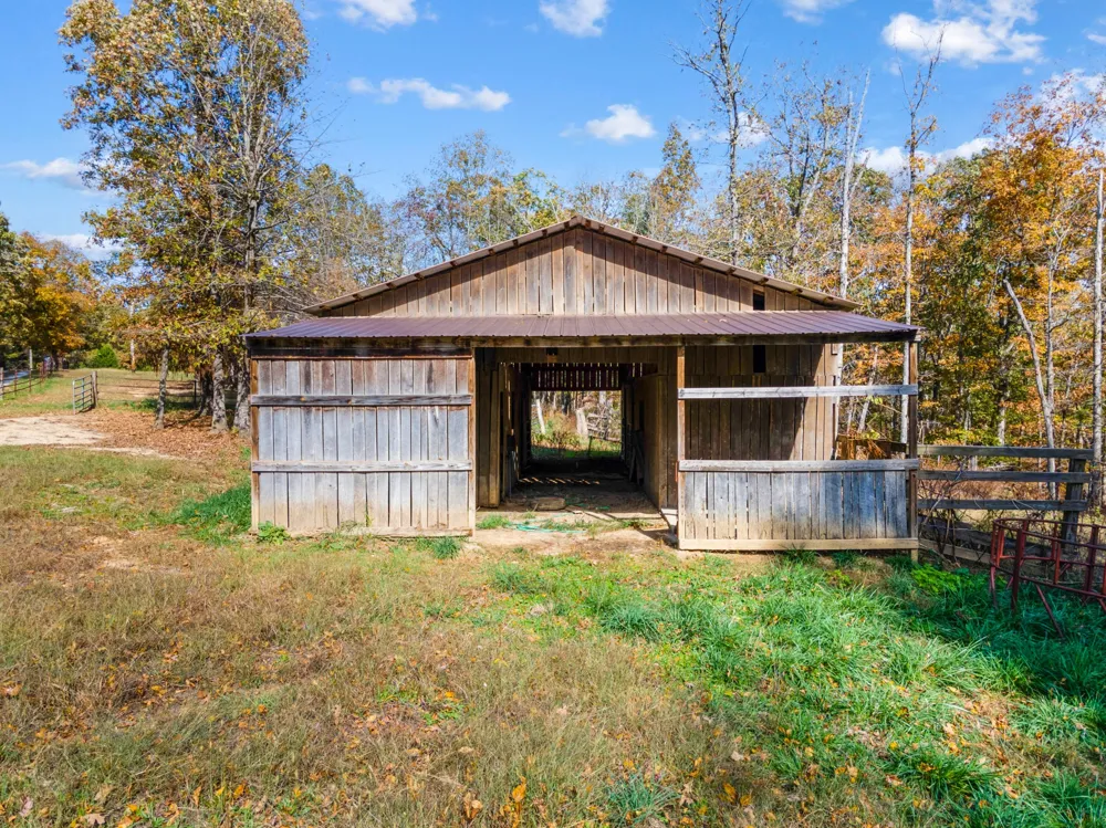 187 Th Hooper Ln Mc Ewen, TN 37101