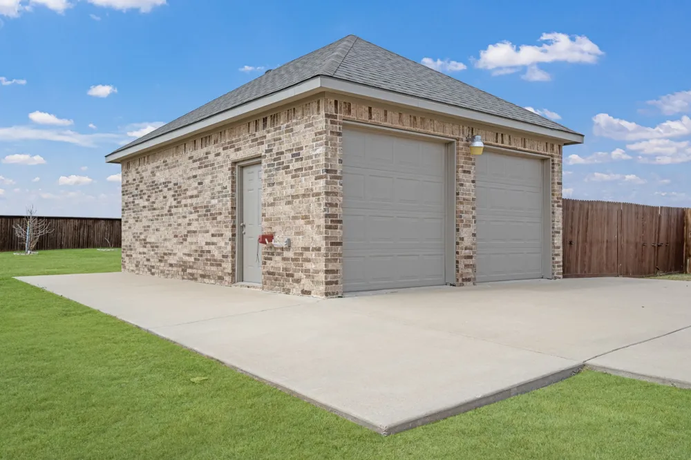 10909 Chriswood Drive Crowley, TX 76036