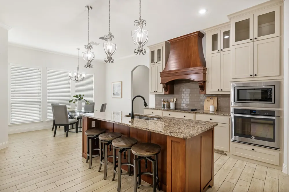 10909 Chriswood Drive Crowley, TX 76036