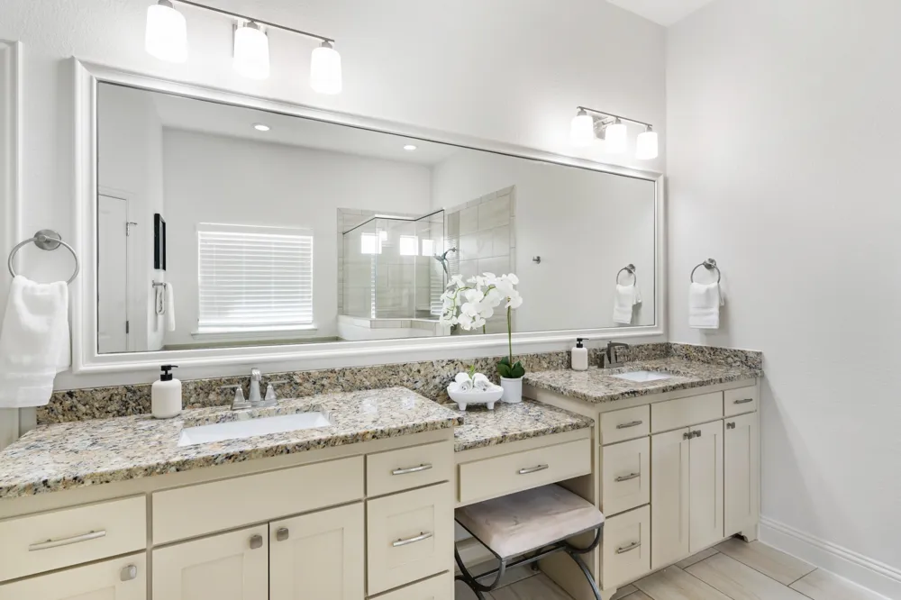 10909 Chriswood Drive Crowley, TX 76036