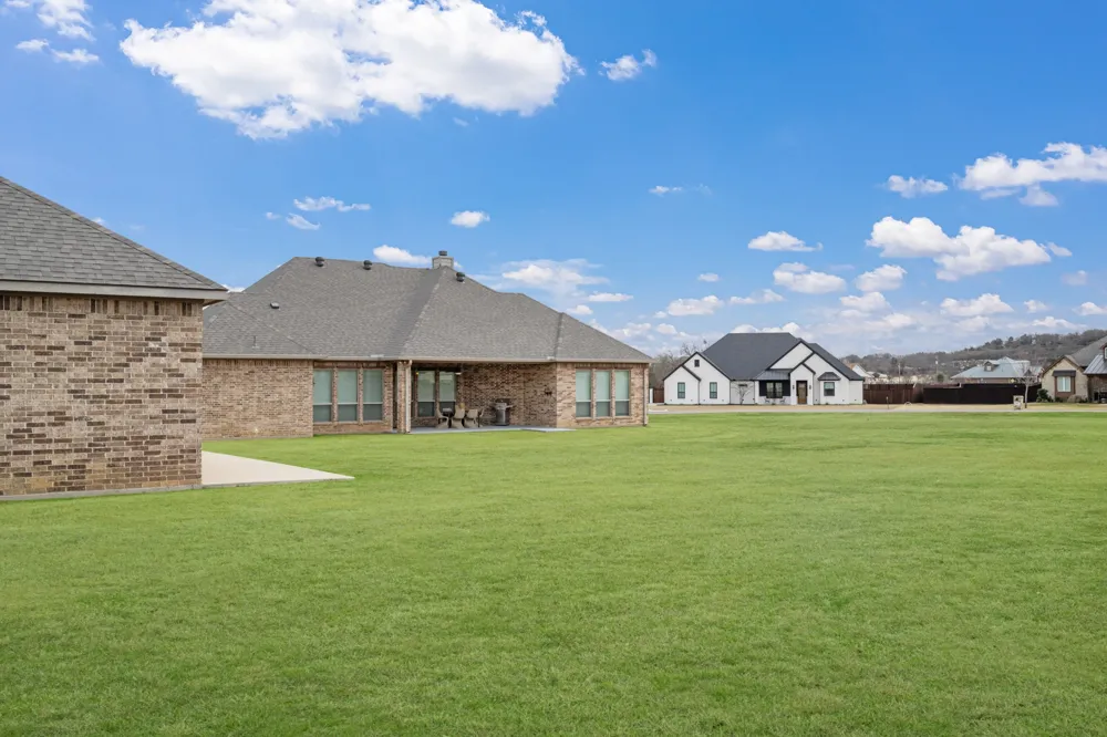 10909 Chriswood Drive Crowley, TX 76036
