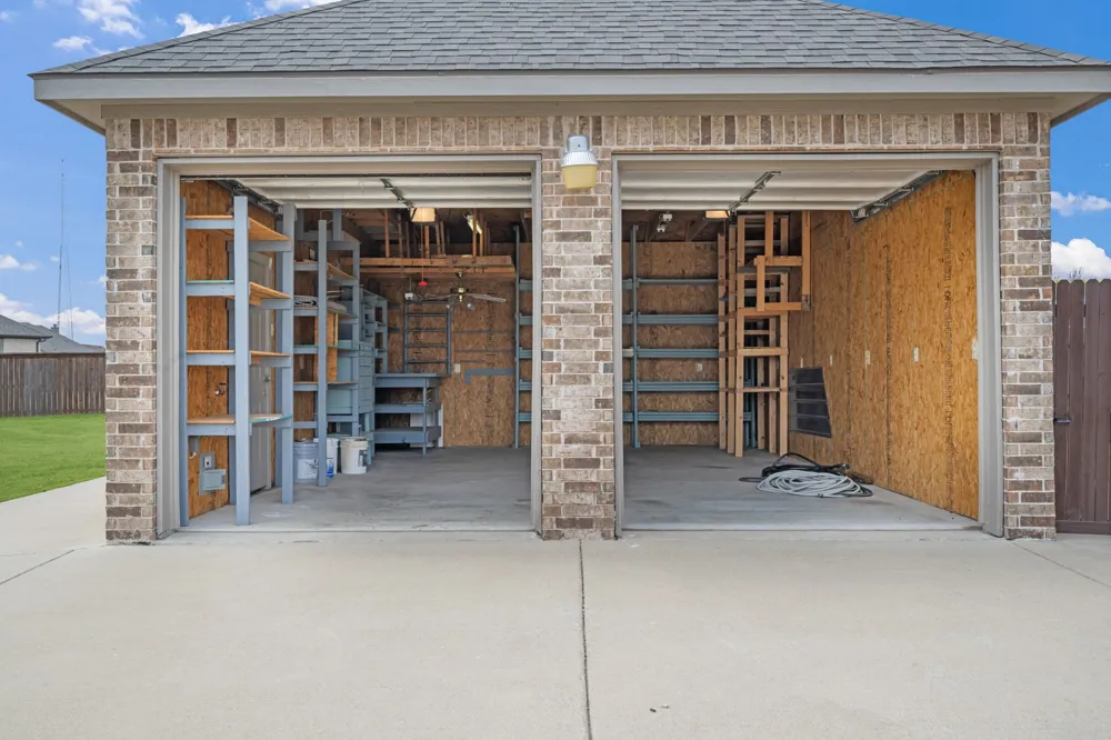 10909 Chriswood Drive Crowley, TX 76036