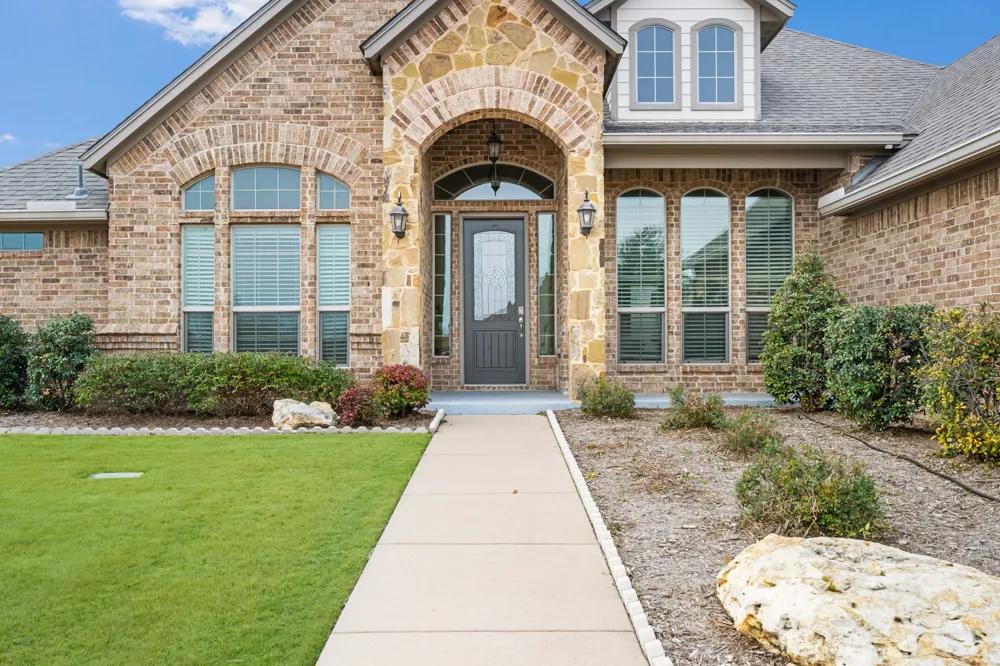 10909 Chriswood Drive Crowley, TX 76036