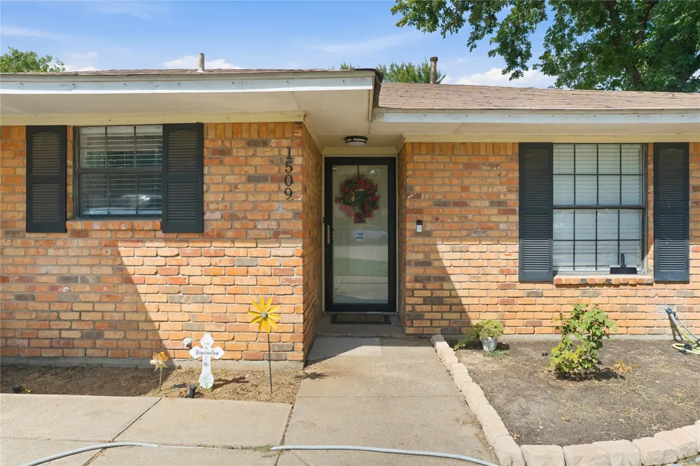 1509 Parma Court Irving, TX 75060