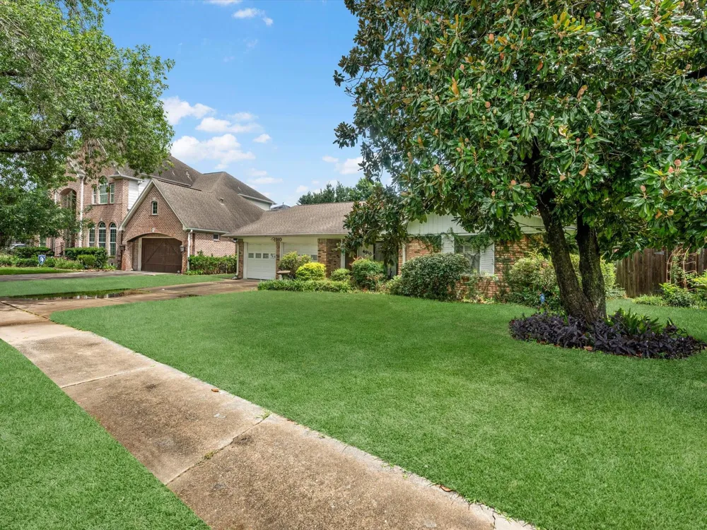 4910 Yarwell Drive Houston, TX 77096
