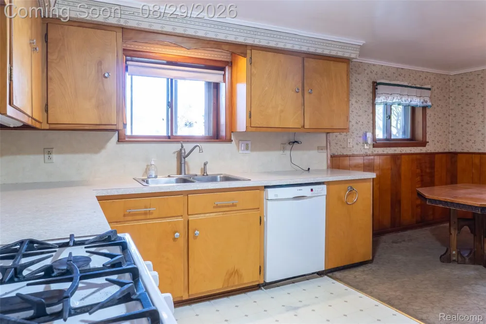 3216 Warren Drive Waterford Charter Township, MI 48329