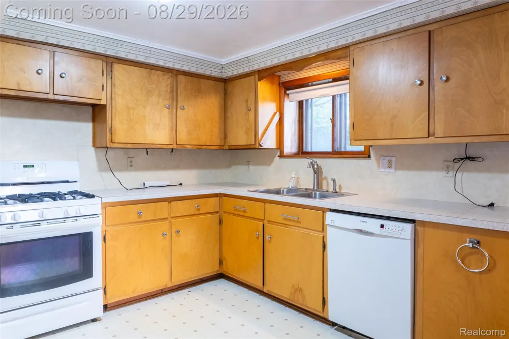 3216 Warren Drive Waterford Charter Township, MI 48329