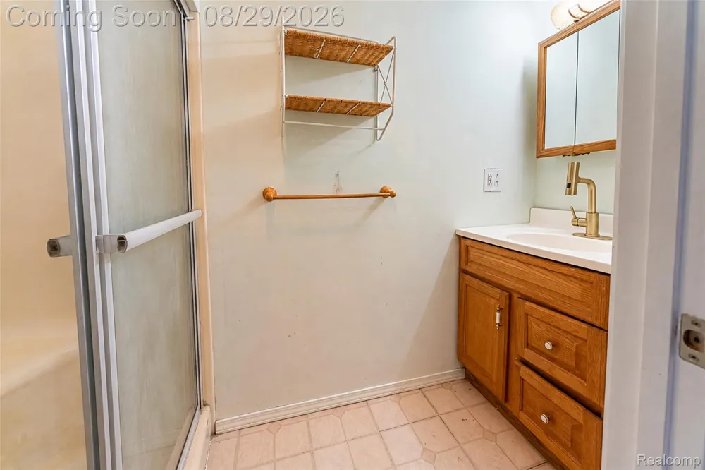 3216 Warren Drive Waterford Charter Township, MI 48329