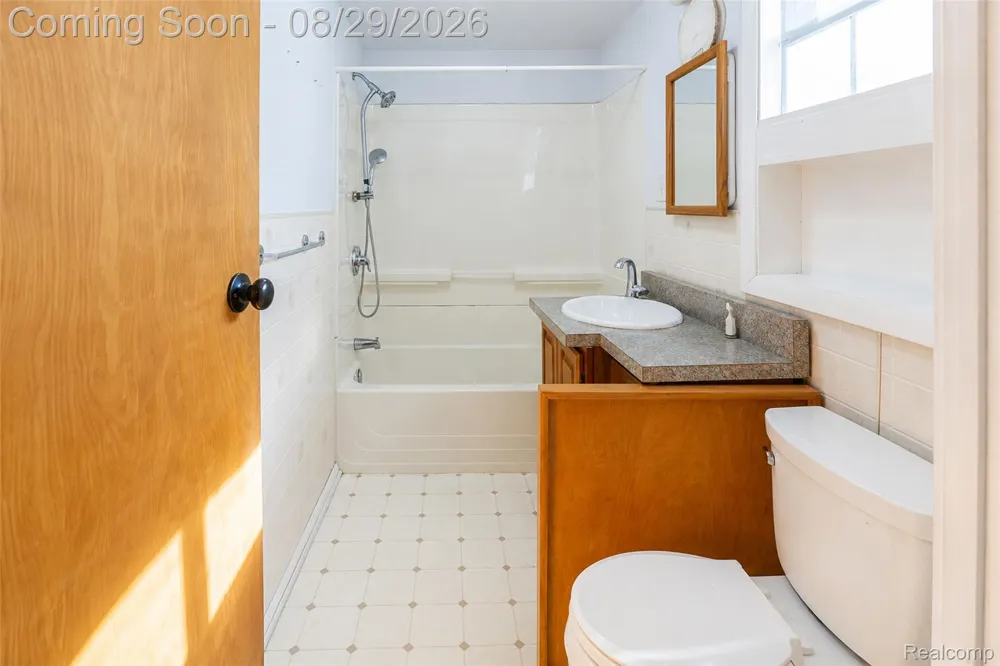 3216 Warren Drive Waterford Charter Township, MI 48329