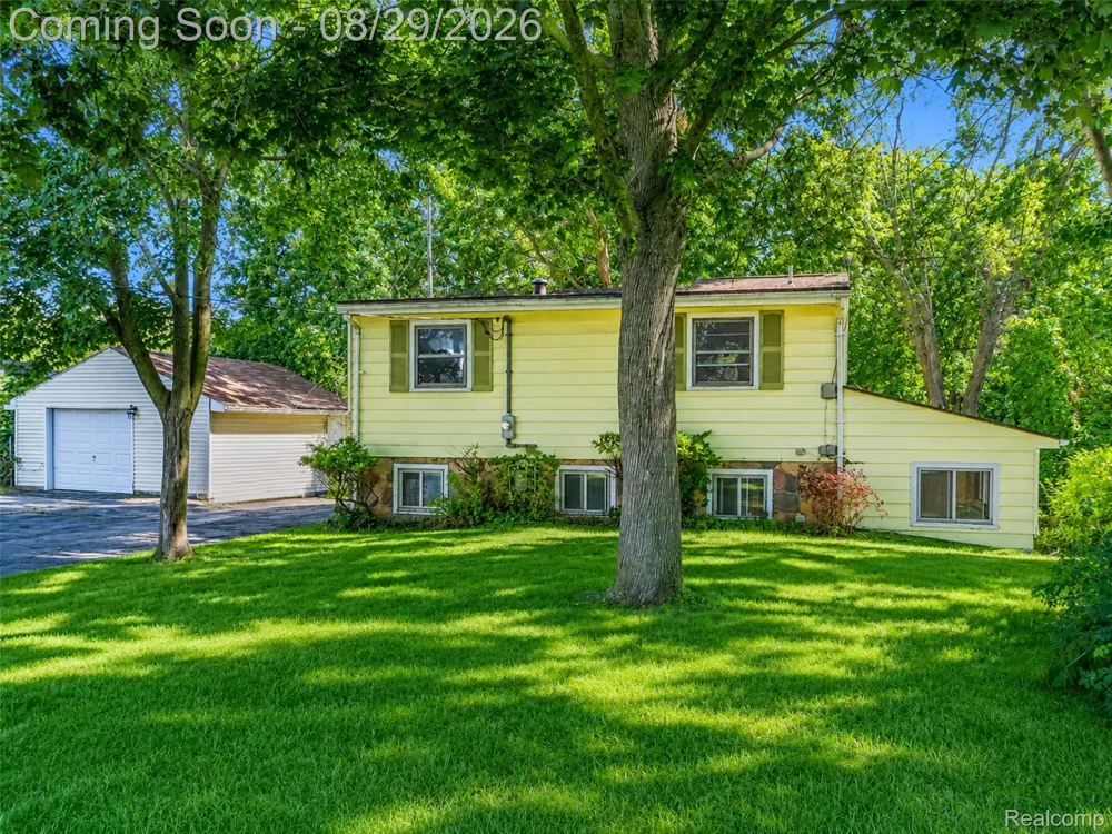 3216 Warren Drive Waterford Charter Township, MI 48329