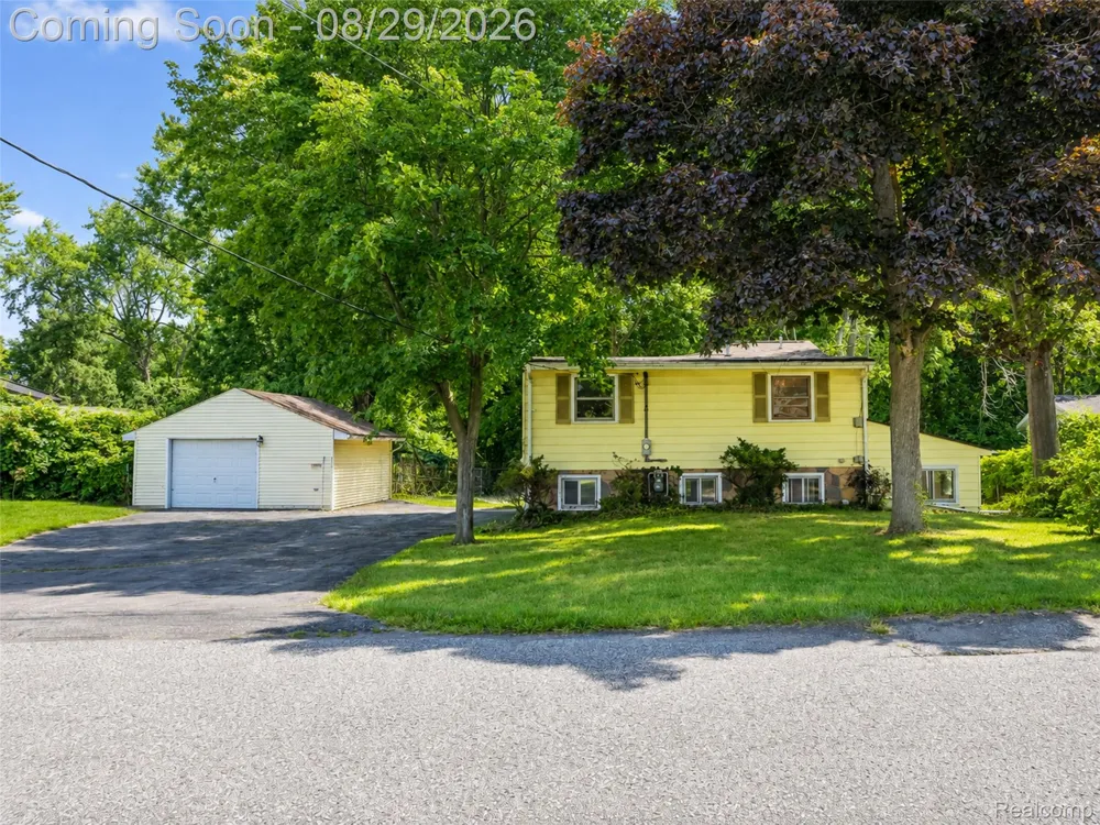 3216 Warren Drive Waterford Charter Township, MI 48329
