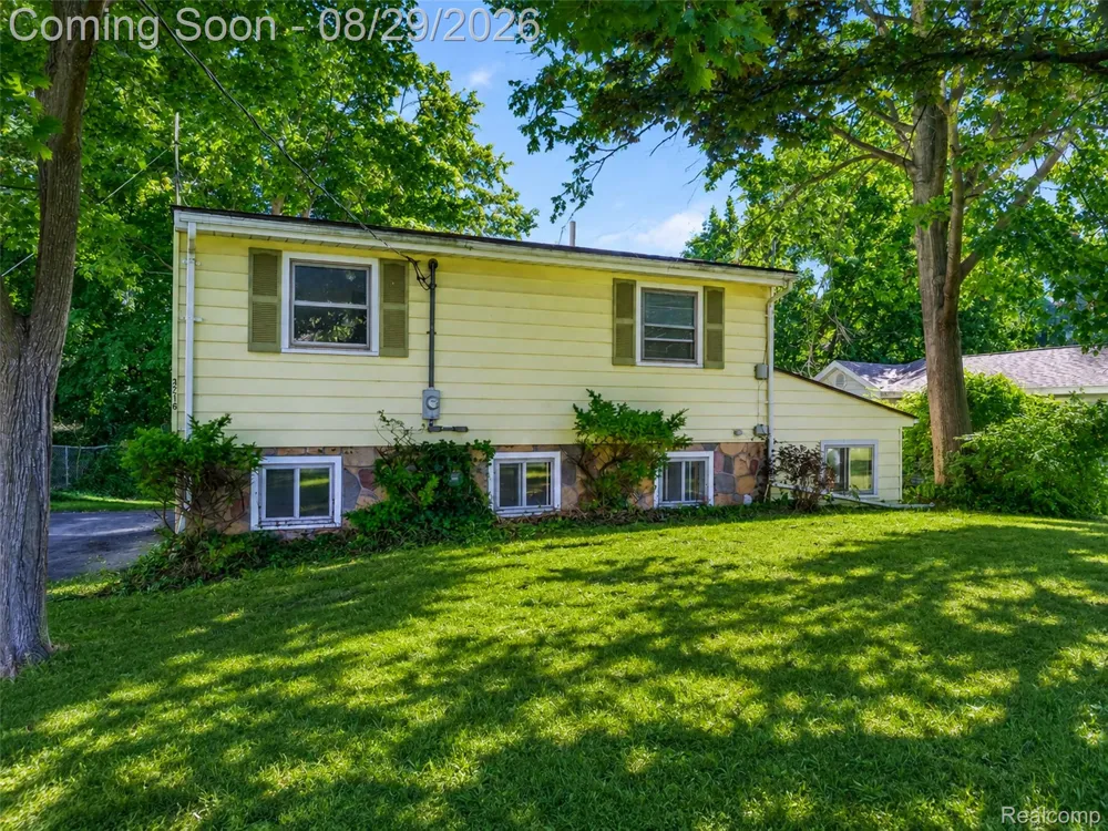 3216 Warren Drive Waterford Charter Township, MI 48329