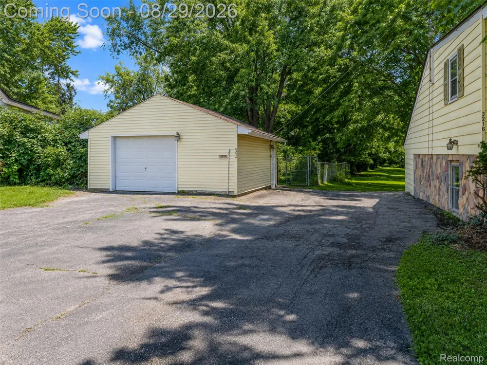 3216 Warren Drive Waterford Charter Township, MI 48329