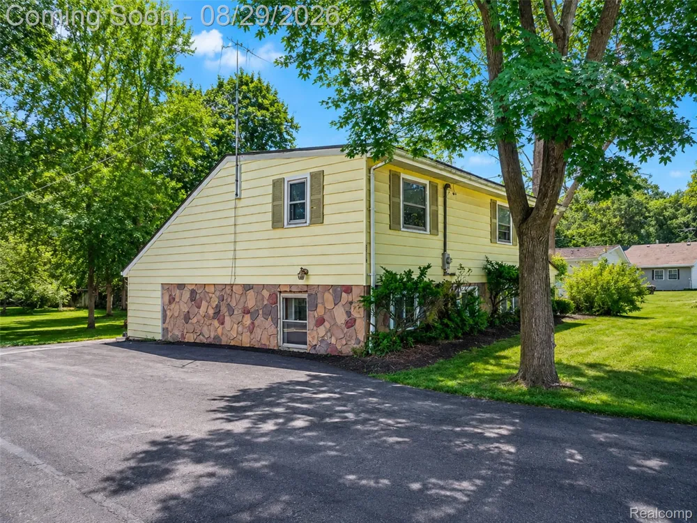 3216 Warren Drive Waterford Charter Township, MI 48329
