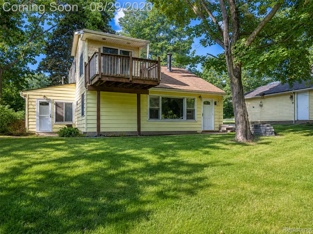 3216 Warren Drive Waterford Charter Township, MI 48329