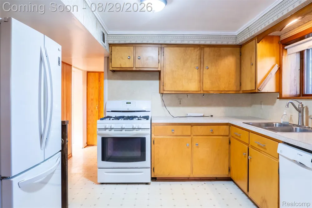 3216 Warren Drive Waterford Charter Township, MI 48329