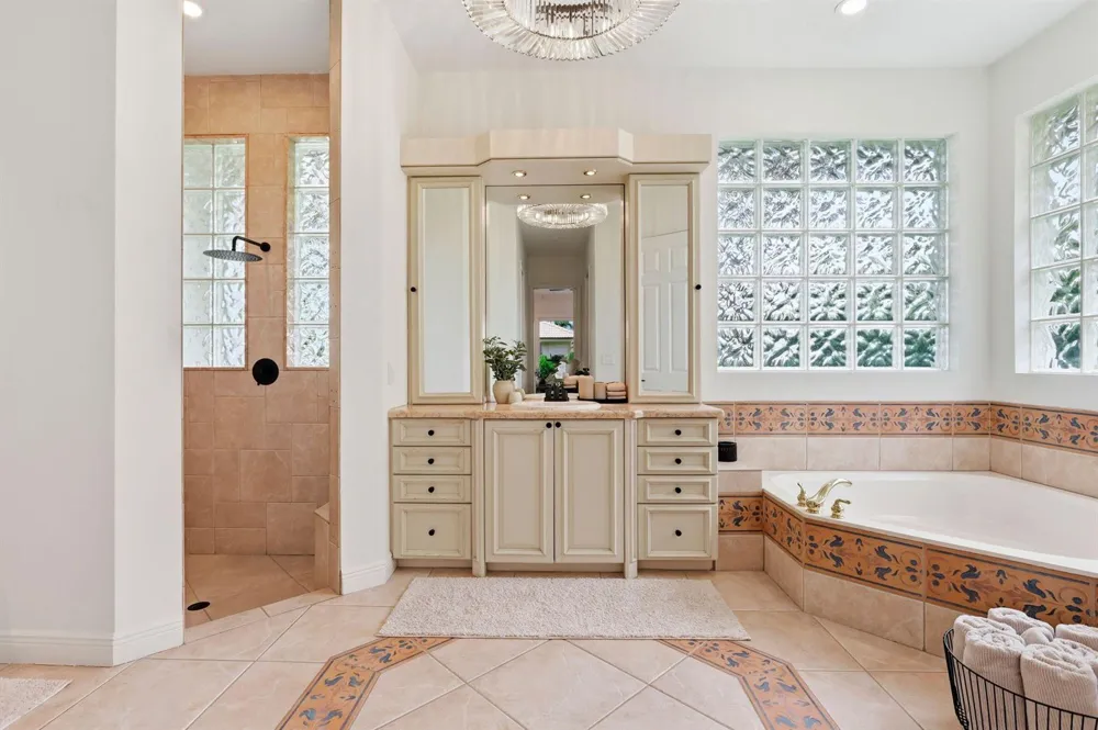 950 Greensward Lane Delray Beach, FL 33445