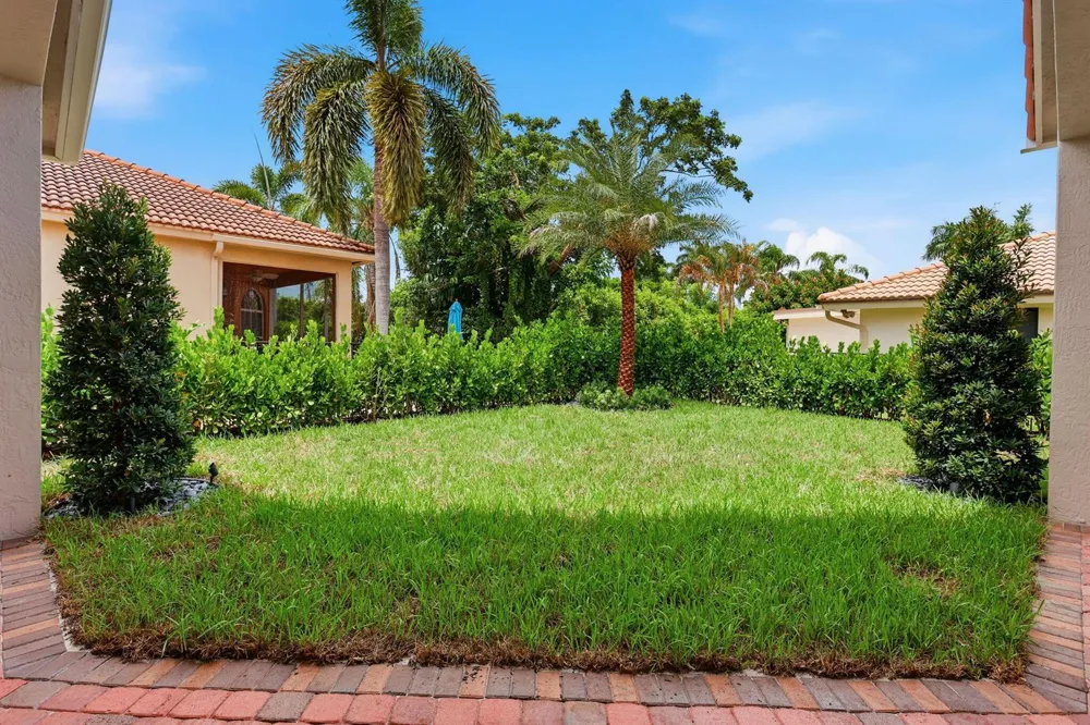950 Greensward Lane Delray Beach, FL 33445