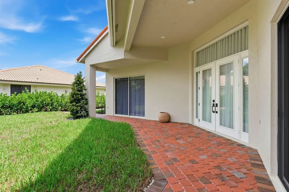950 Greensward Lane Delray Beach, FL 33445