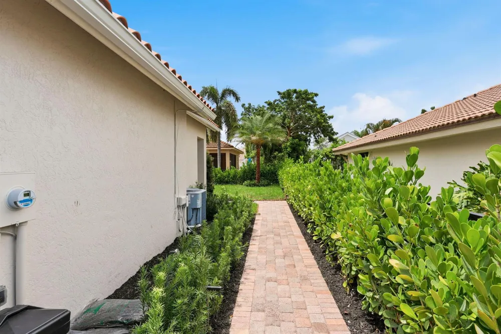 950 Greensward Lane Delray Beach, FL 33445