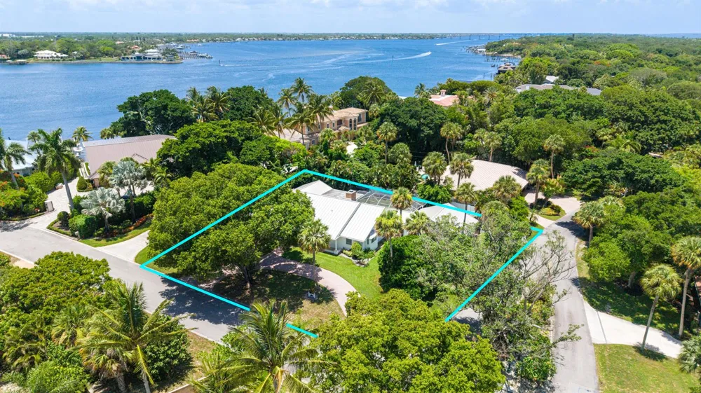 15 W HIGH POINT ROAD Sewalls Point, FL 34996