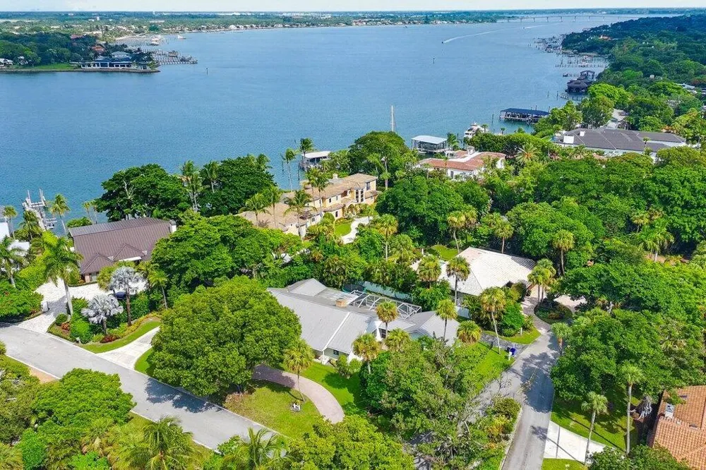 15 W HIGH POINT ROAD Sewalls Point, FL 34996