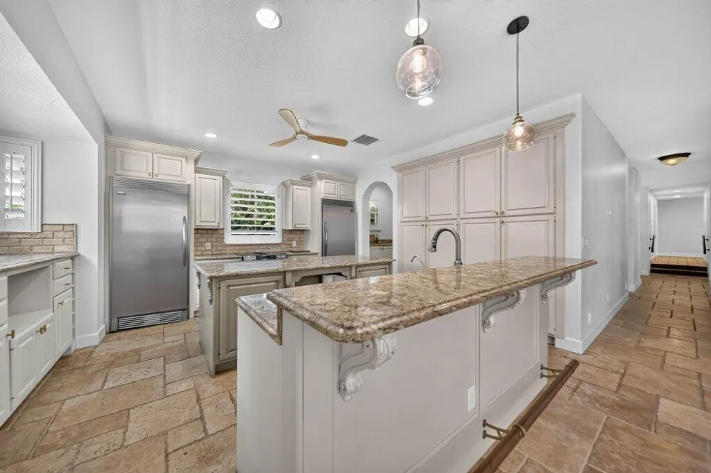 15 W HIGH POINT ROAD Sewalls Point, FL 34996