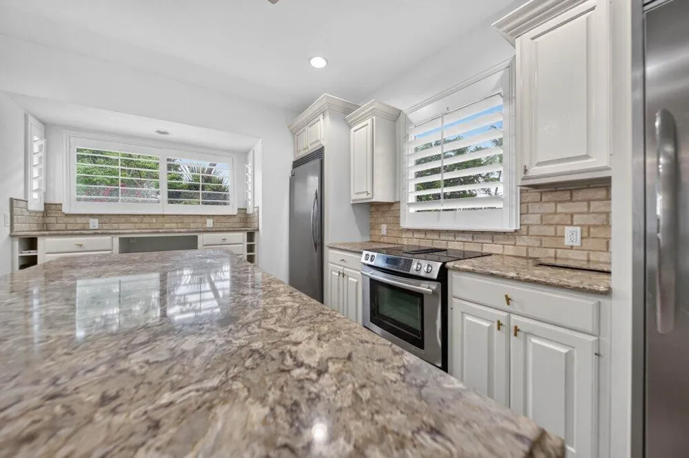 15 W HIGH POINT ROAD Sewalls Point, FL 34996