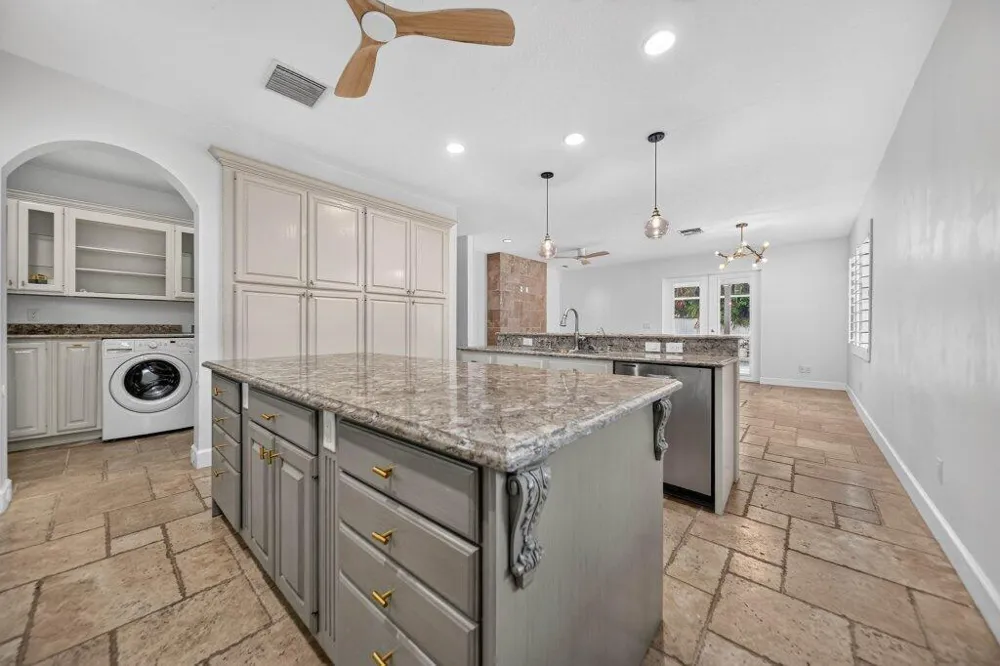 15 W HIGH POINT ROAD Sewalls Point, FL 34996