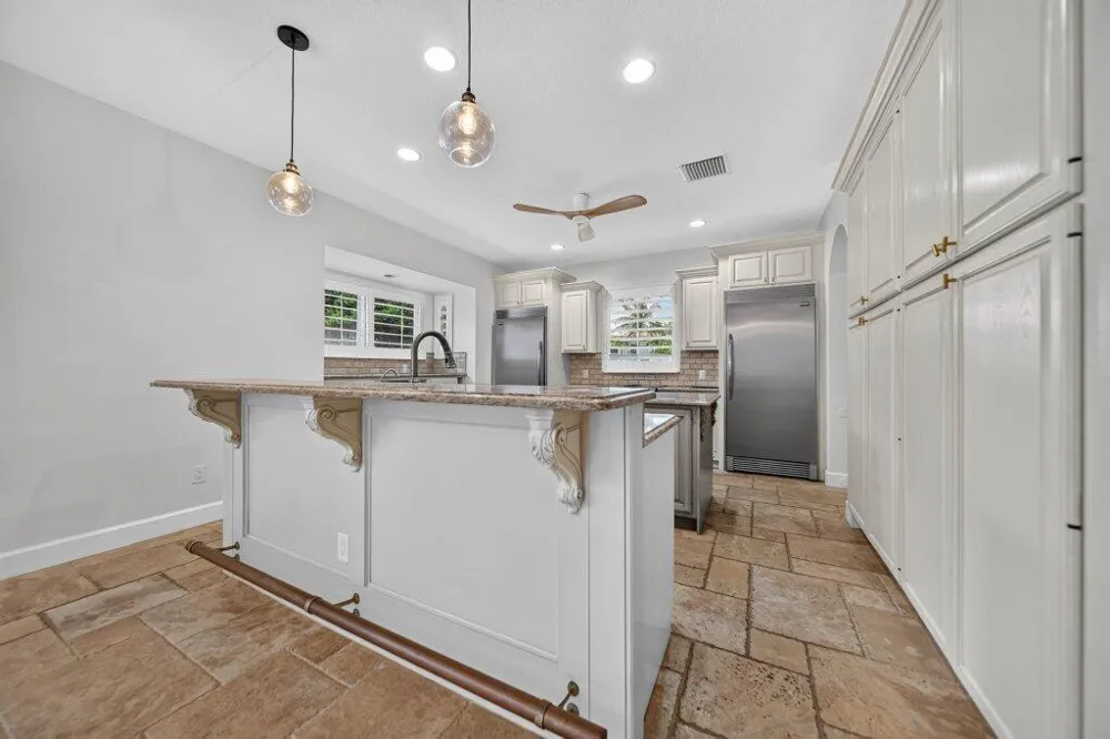 15 W HIGH POINT ROAD Sewalls Point, FL 34996