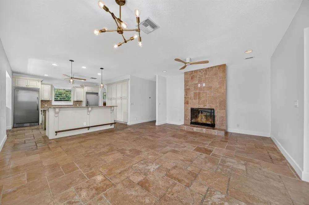 15 W HIGH POINT ROAD Sewalls Point, FL 34996