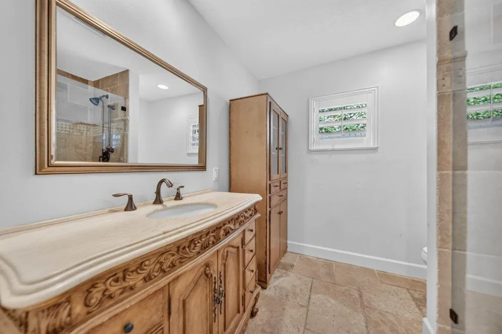 15 W HIGH POINT ROAD Sewalls Point, FL 34996