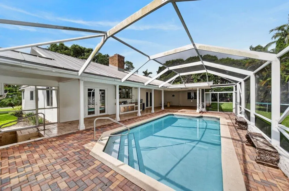 15 W HIGH POINT ROAD Sewalls Point, FL 34996