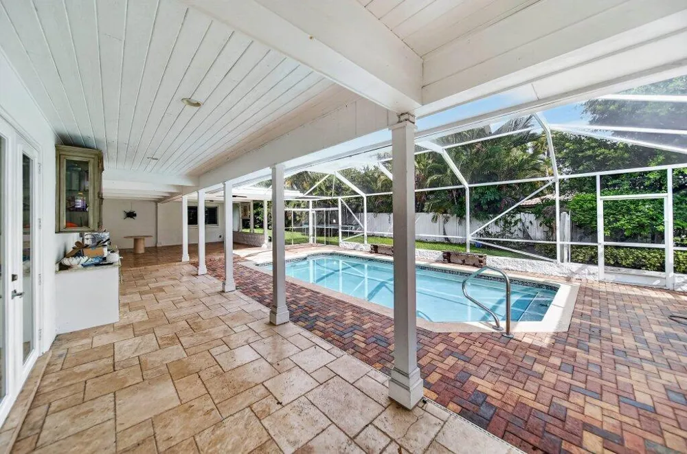 15 W HIGH POINT ROAD Sewalls Point, FL 34996