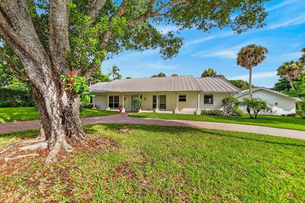 15 W HIGH POINT ROAD Sewalls Point, FL 34996