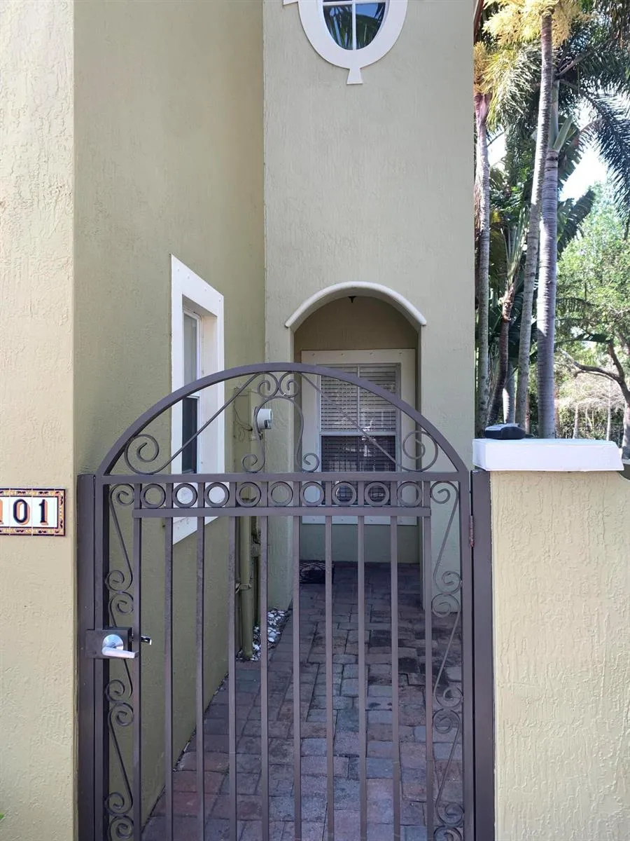 101 Lake Monterey Circle #101 Boynton Beach, FL 33426