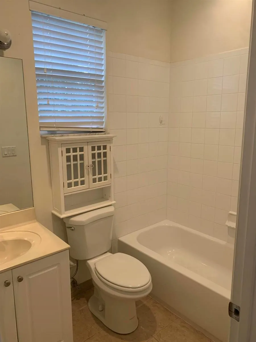 101 Lake Monterey Circle #101 Boynton Beach, FL 33426