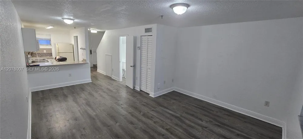 8027 NW 8th St #13 Miami, FL 33126