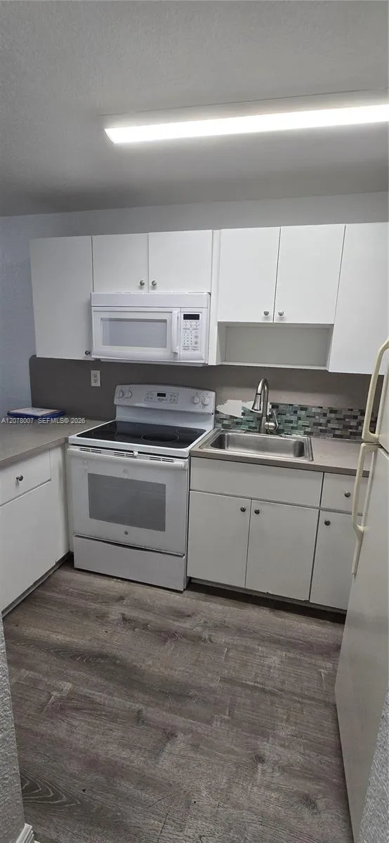 8027 NW 8th St #13 Miami, FL 33126